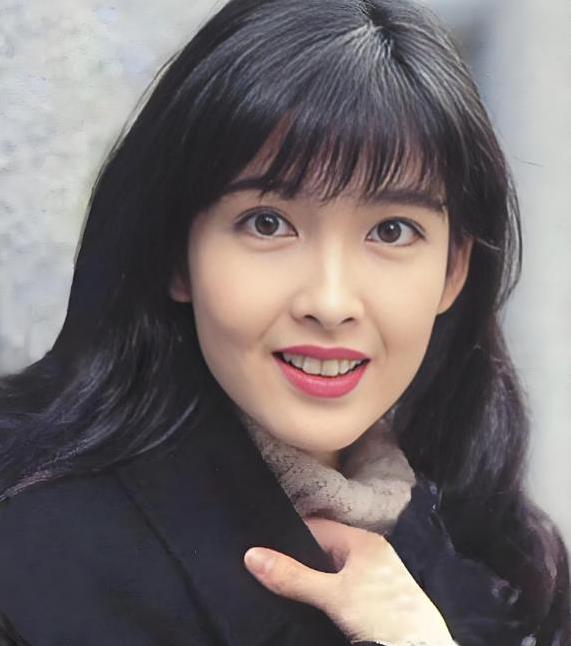 好的股票配资平台 贫民窟女孩逆袭成女神，3次大胆抉择，她的人生却翻天覆地